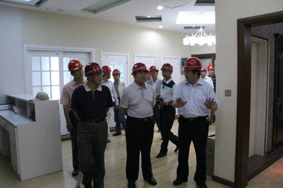 青海省經(jīng)濟委員會黨組書記、主任，省國資委  黨委副書記、副主任吳海昆實地考察物產(chǎn)集團重點項目